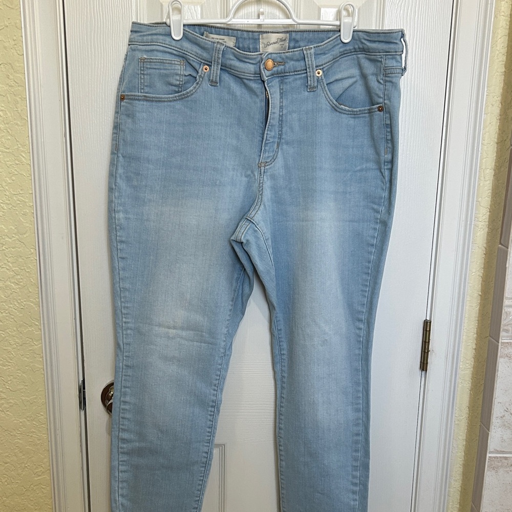 Universal Thread Light Blue High Rise Jeans